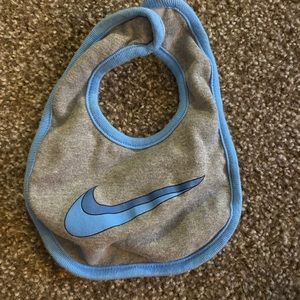 Nike bib